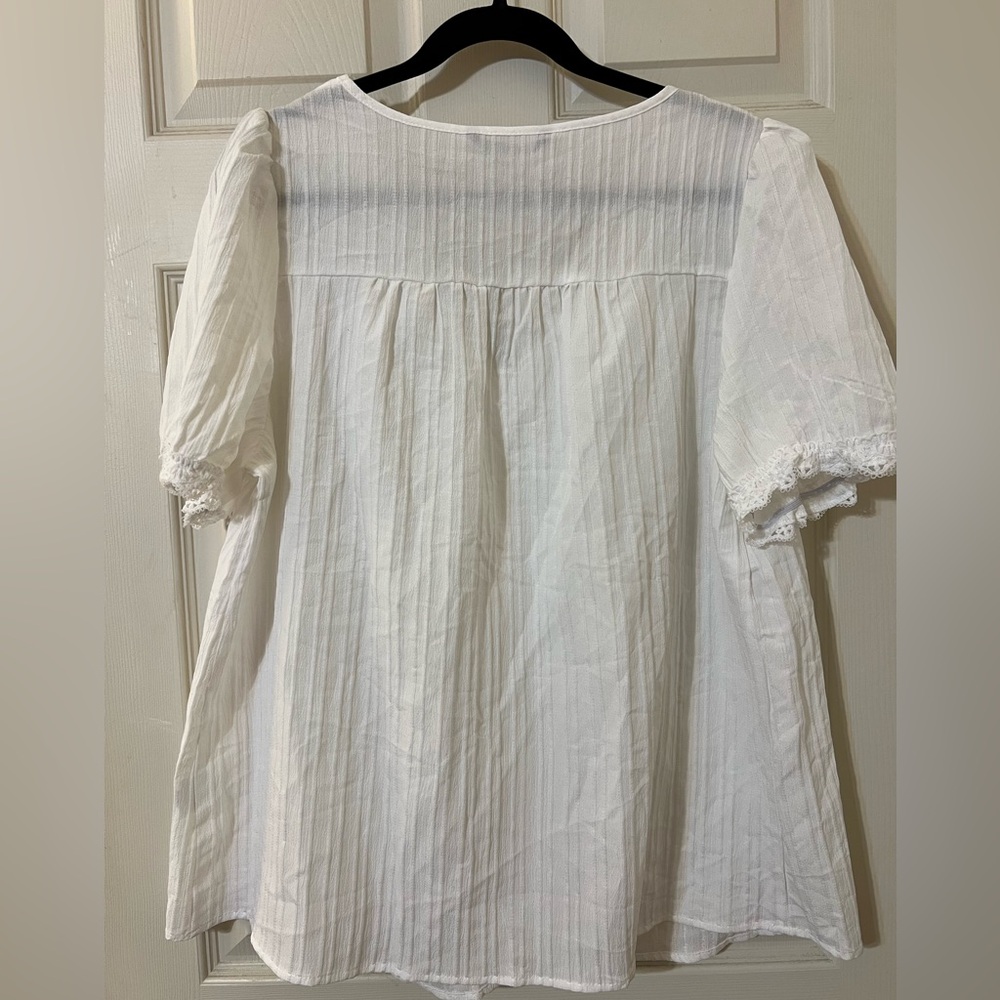 BloomChic Textured White Top - Picture 3 of 4